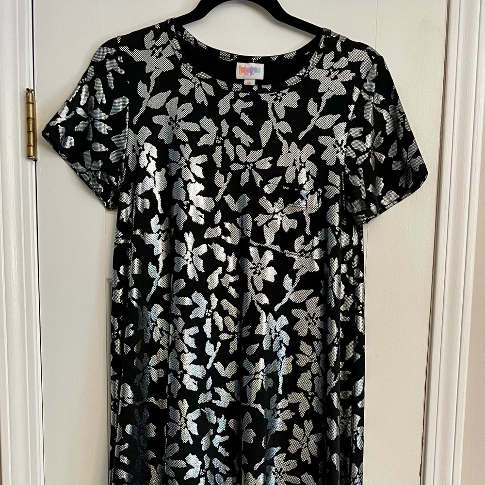 Gorgeous XS Black & Silver Floral LuLaRoe Elegant Carly Swing Dress Fits 2 to 8 - Picture 1 of 11